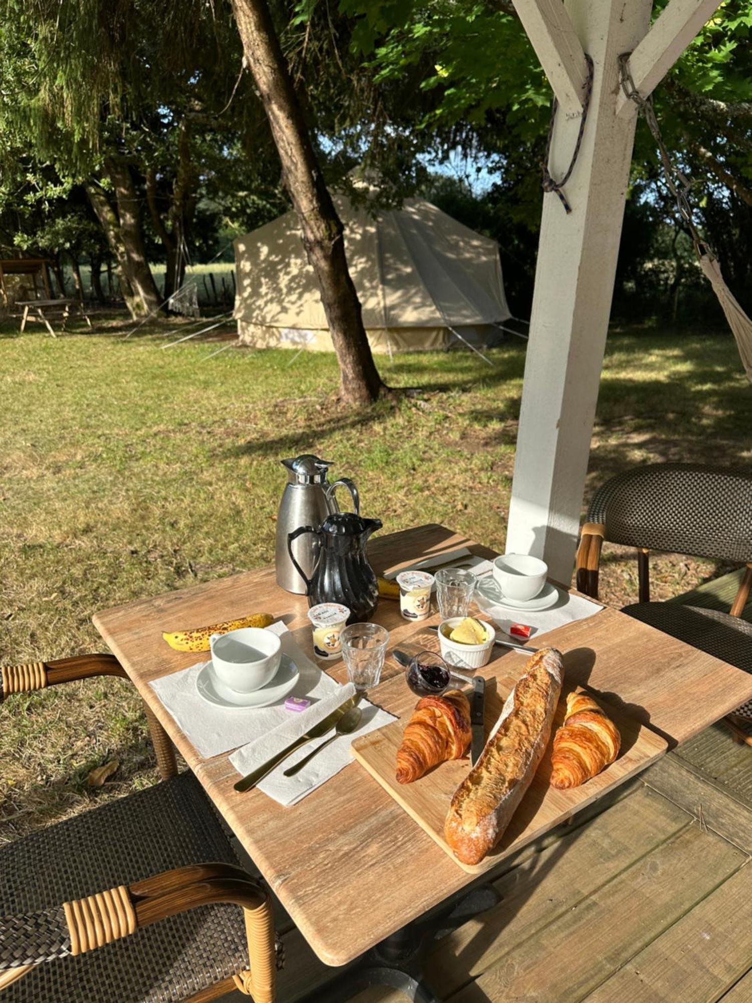 Hotel Grand Tepee Glamping Pour 2 à Saint-Lyphard Extérieur photo
