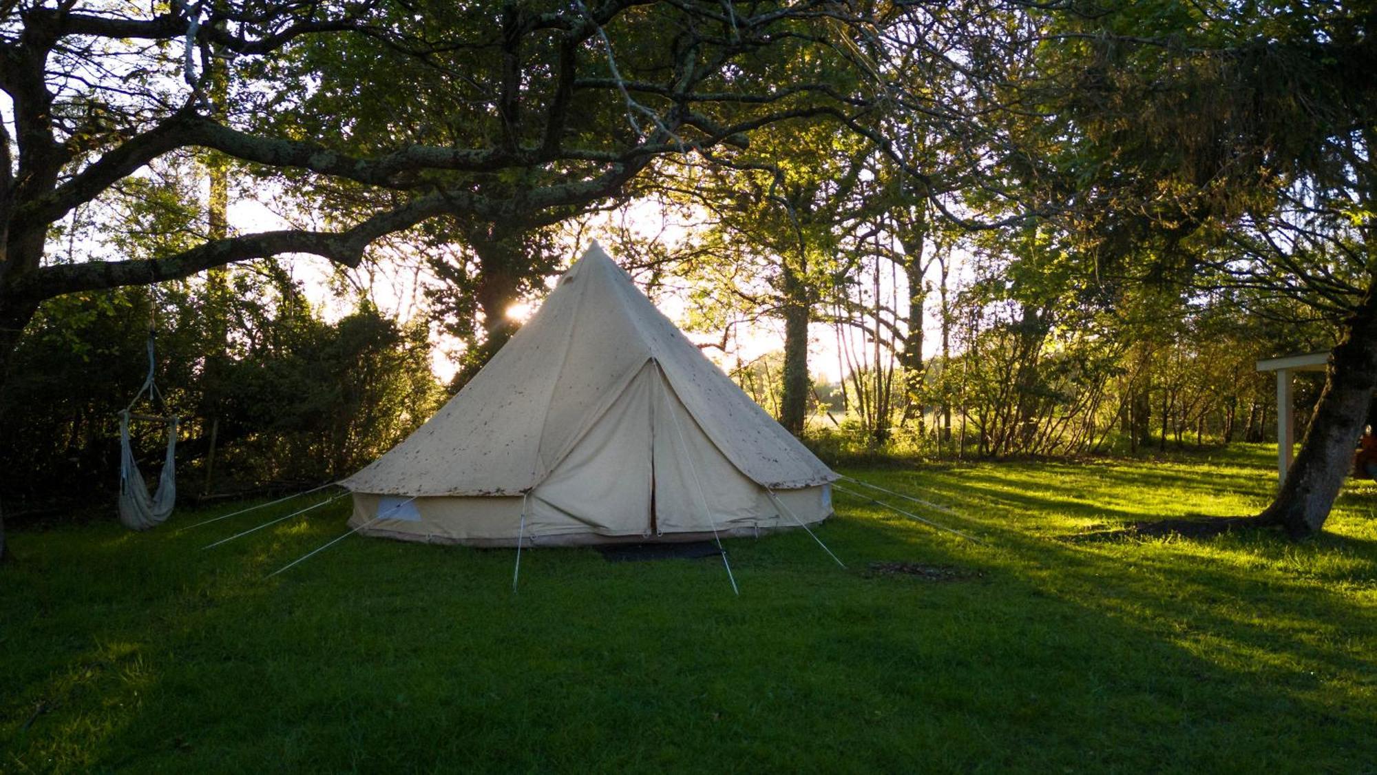 Hotel Grand Tepee Glamping Pour 2 à Saint-Lyphard Extérieur photo