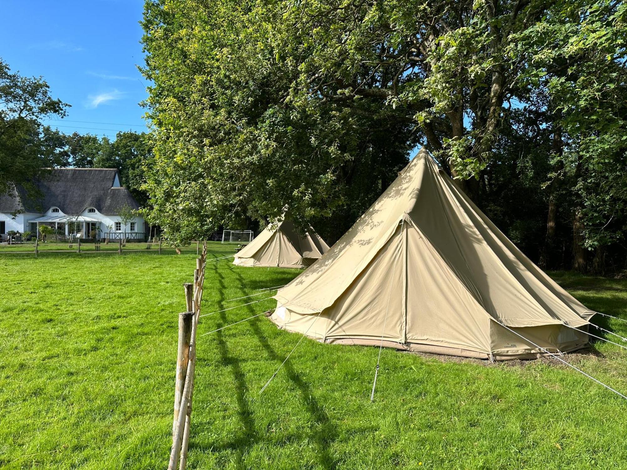 Hotel Grand Tepee Glamping Pour 2 à Saint-Lyphard Extérieur photo