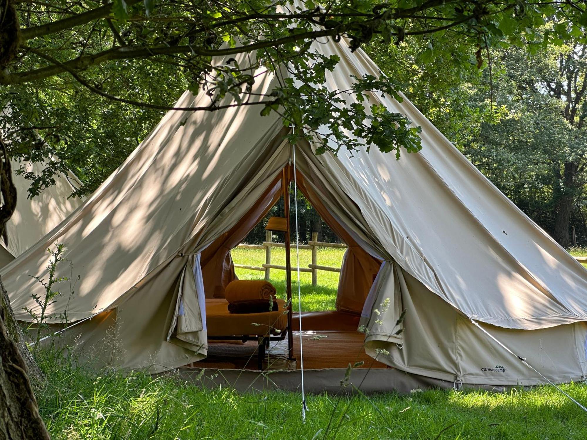 Hotel Grand Tepee Glamping Pour 2 à Saint-Lyphard Extérieur photo